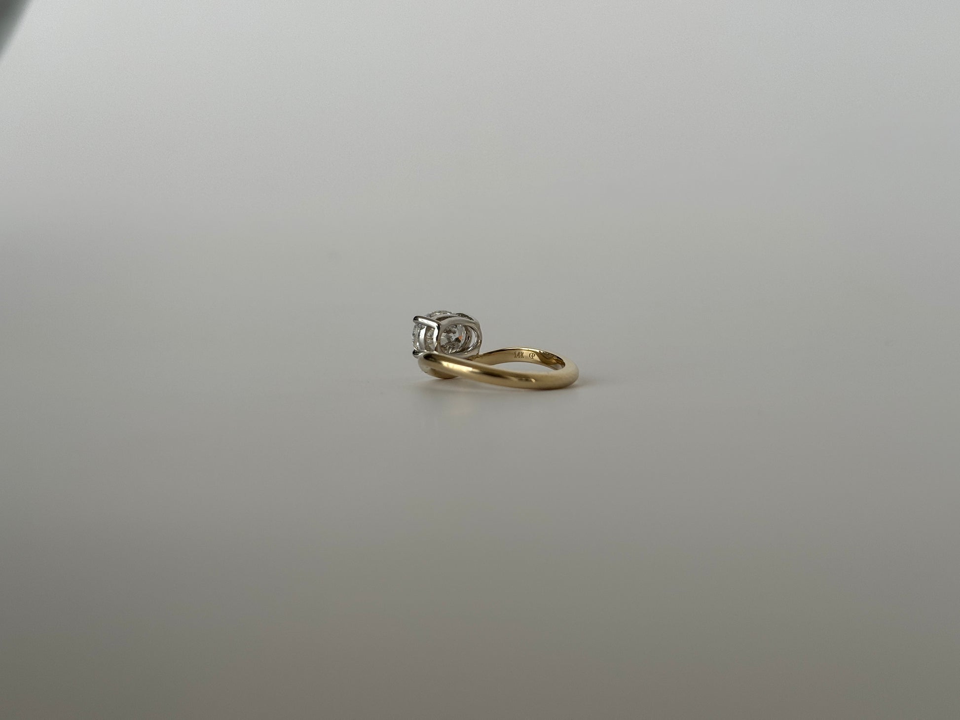 Floating Oval Ring