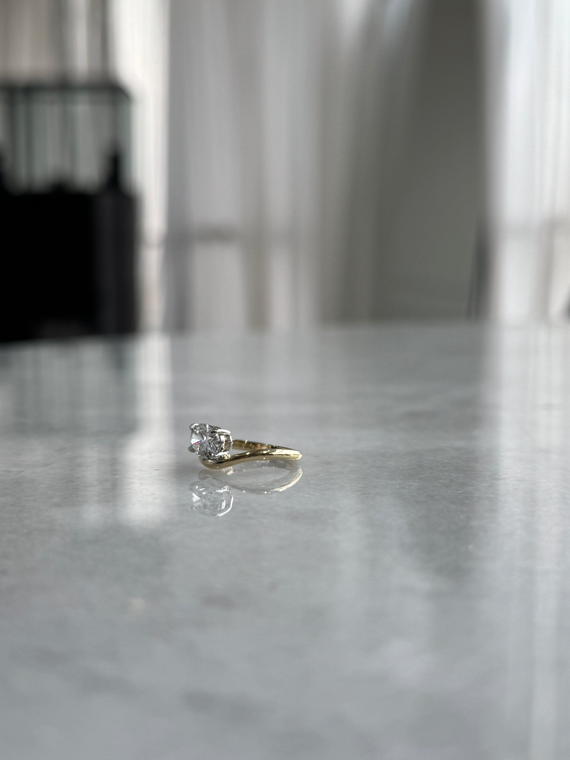 Floating Oval Ring