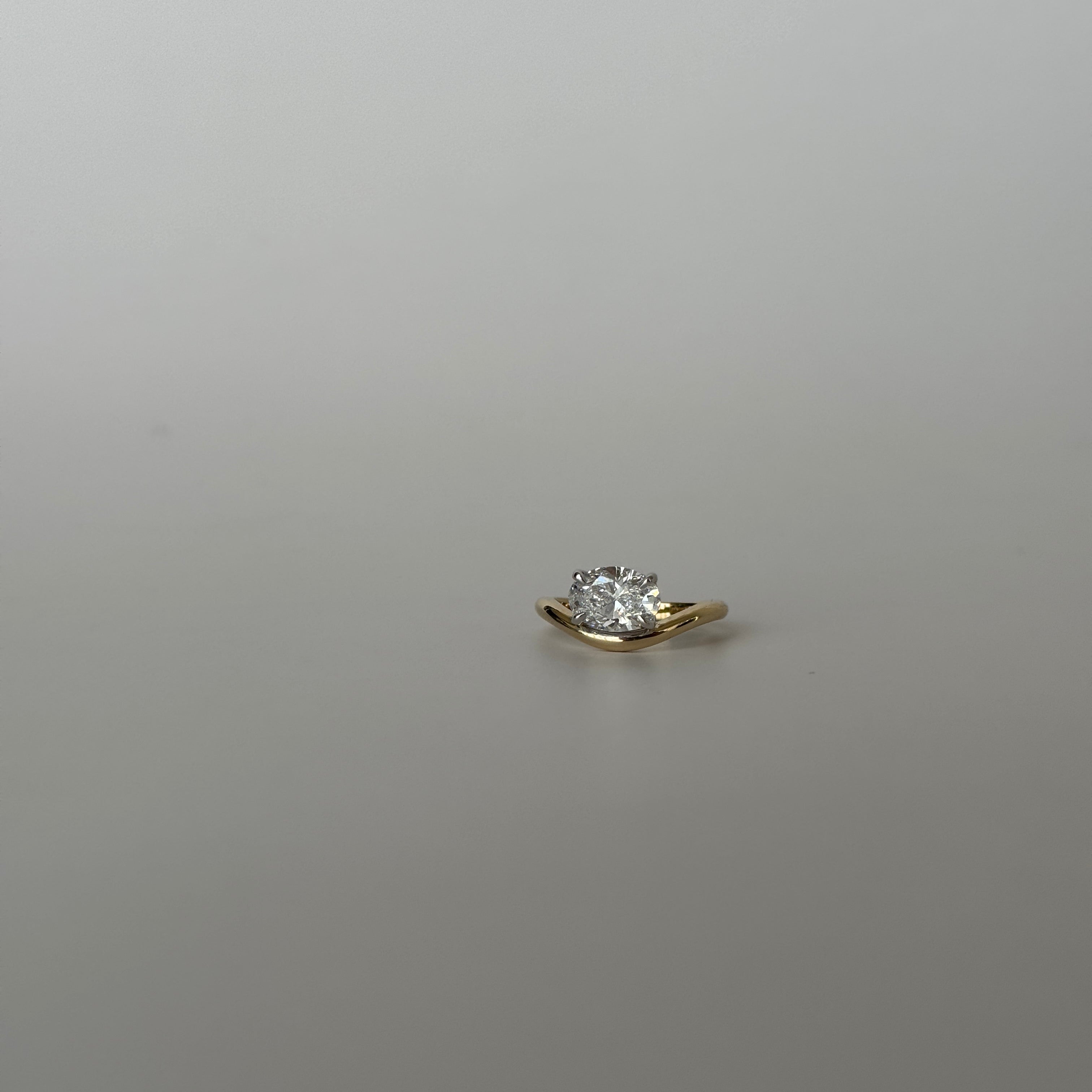 Floating Oval Ring