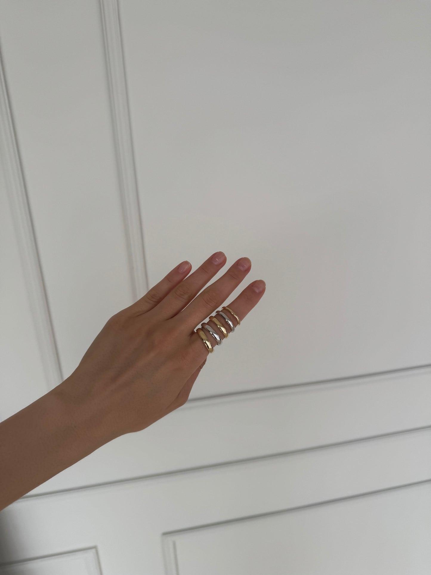 Round wedding band